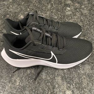 NWOT Nike Pegasus Running Shoes. Size 11